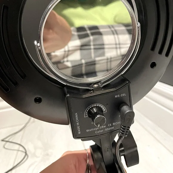 Dimmable Desktop LED Ring Light - Picture 5 of 7